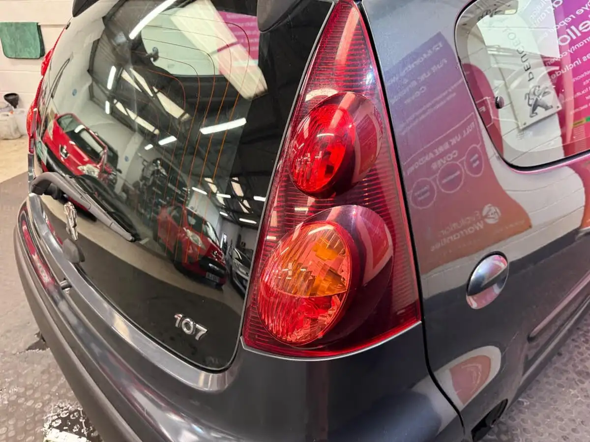 2014-peugeot-107-10-active-5d-big-12