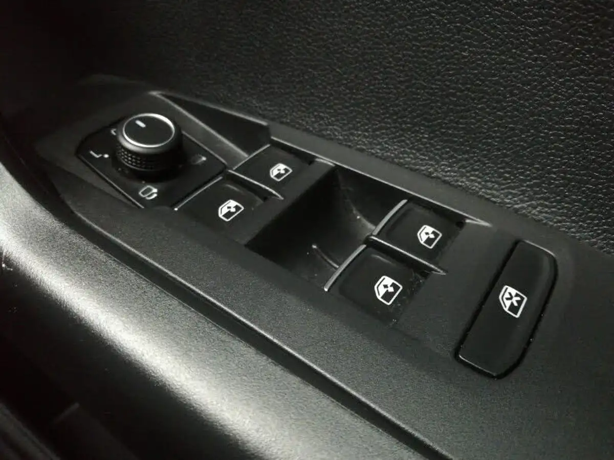 2021-volkswagen-t-cross-10-tsi-active-95ps-big-15