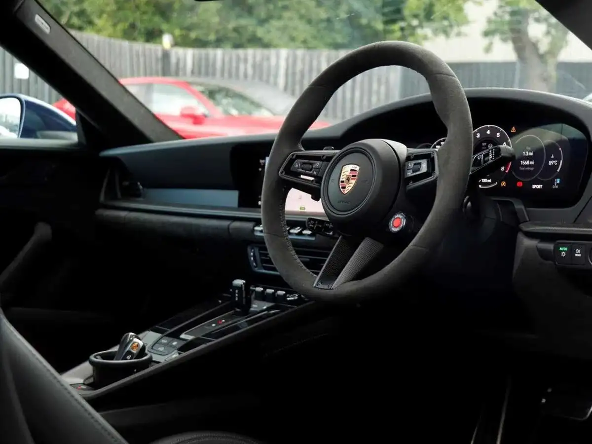 2025-porsche-911-30-carrera-gts-541ps-coupe-3591cc-pdk-big-10