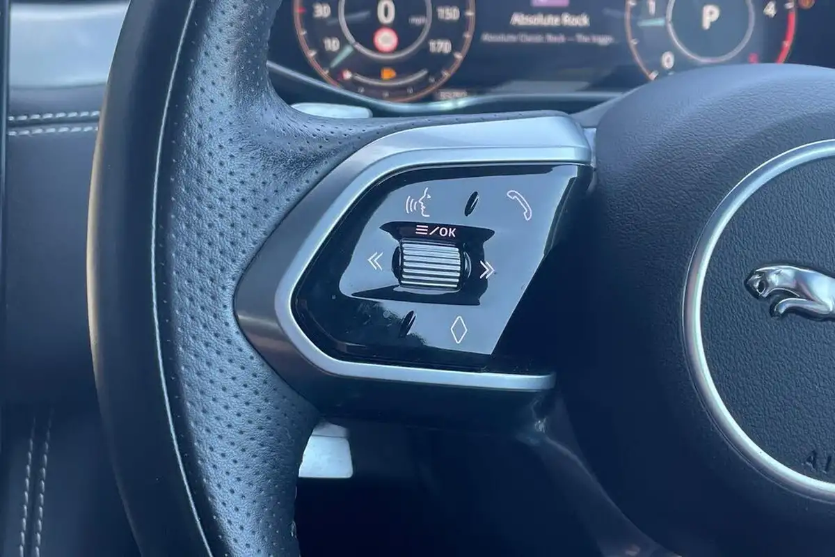 2021-jaguar-f-pace-big-28