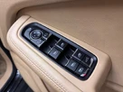 2016-porsche-macan-20-small-37