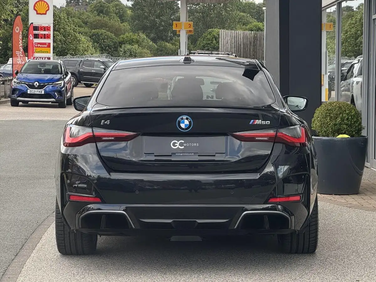 2025-bmw-i4-e-m50-big-5