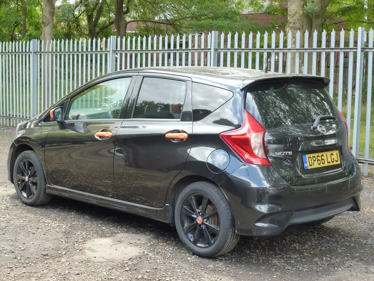 2016-nissan-note-12-black-edition-big-2