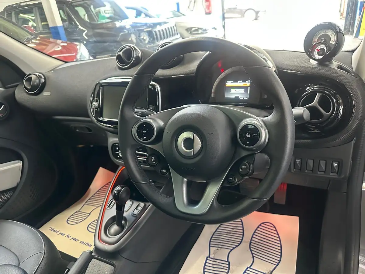2021-smart-forfour-eq-exclusive-big-31