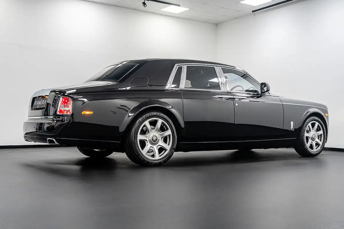 2012-rolls-royce-phantom-67-big-18