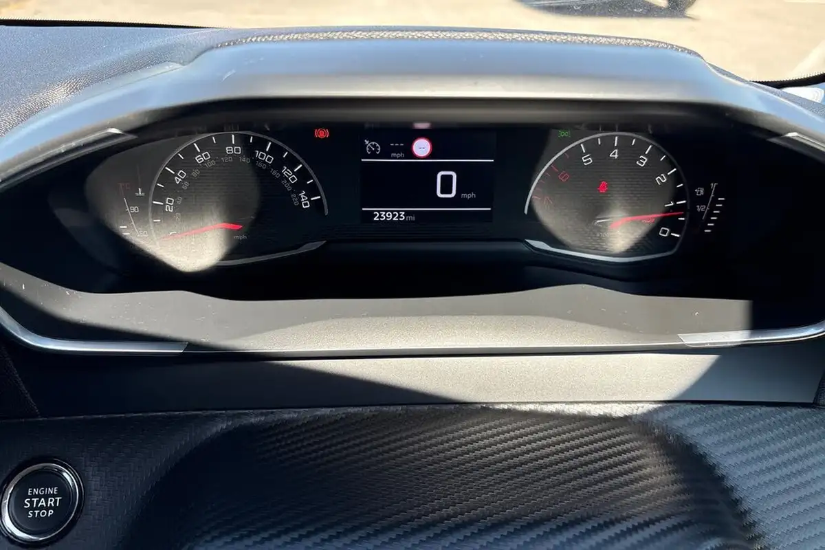 2021-peugeot-208-12-puretech-allure-100bhp-big-13