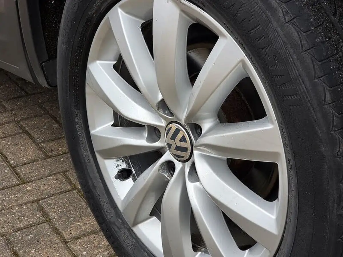 2015-volkswagen-tiguan-20tdi-match-150ps-4wd-bmt-dsg-big-9