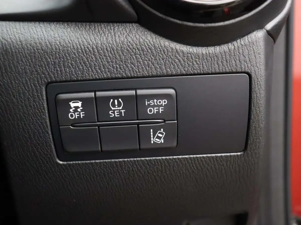 2017-mazda-mazda2-15-sport-nav-115ps-big-40