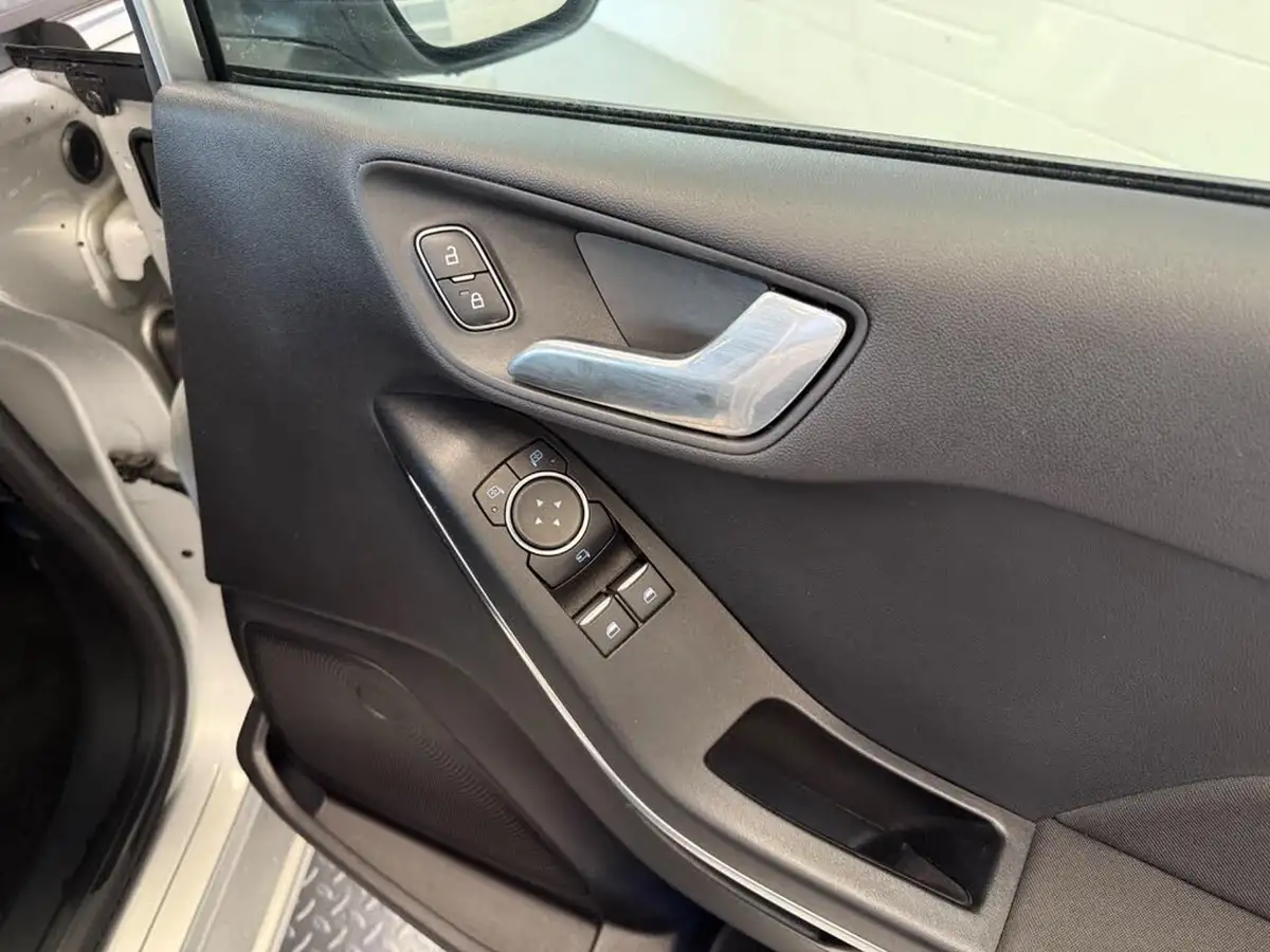 2018-ford-fiesta-10t-titanium-100ps-3d-auto-big-15