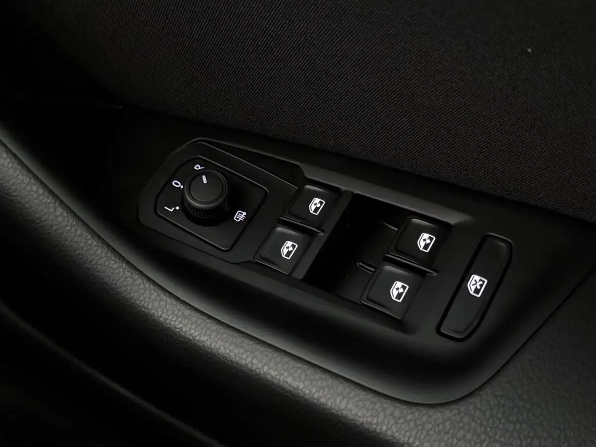 2023-volkswagen-passat-15-tsi-se-nav-big-23