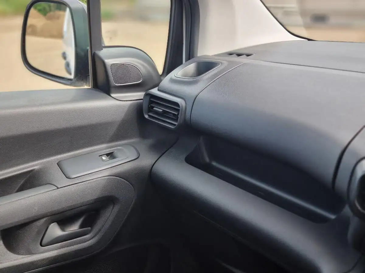 2021-vauxhall-combo-15cdti-dynamic-2300-100pseu6dt-l2h1-panel-big-25