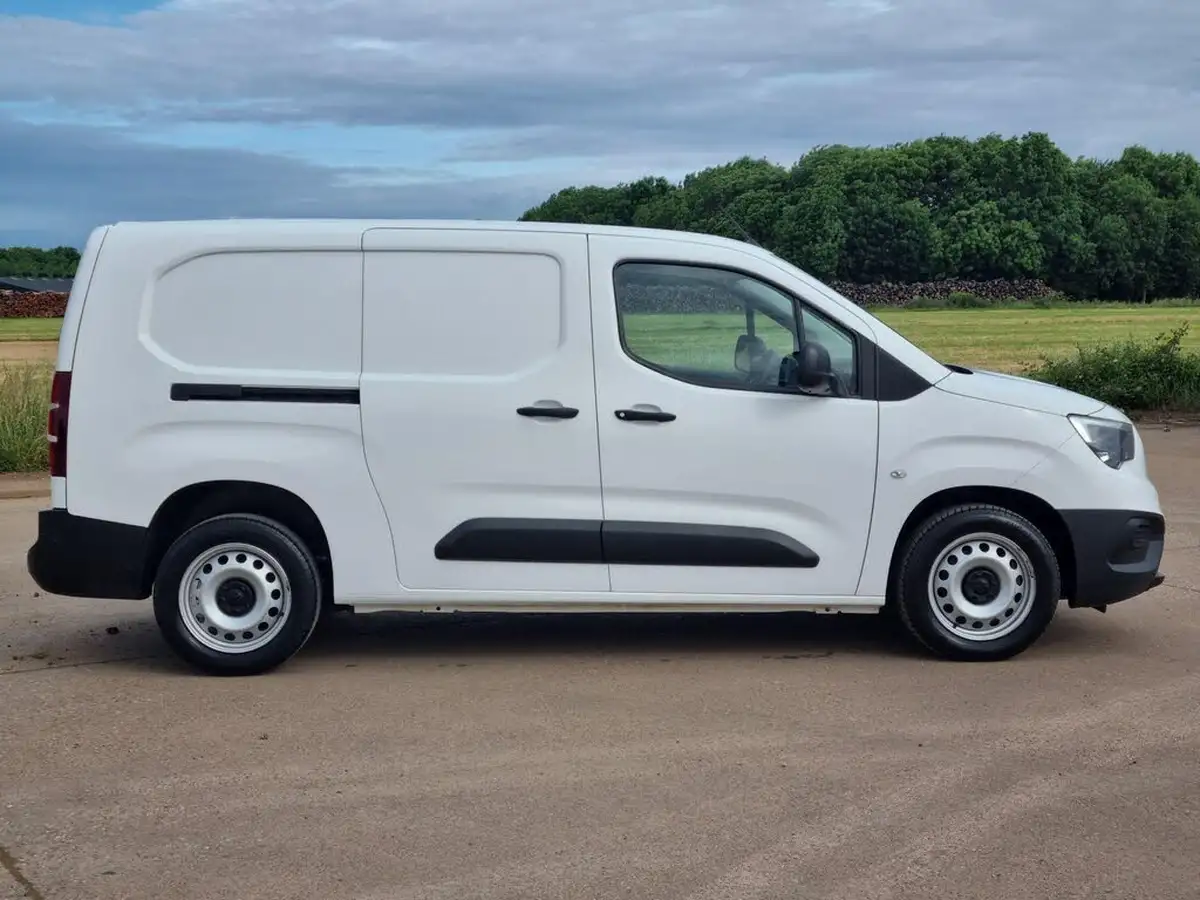 2021-vauxhall-combo-15cdti-dynamic-2300-100pseu6dt-l2h1-panel-big-1
