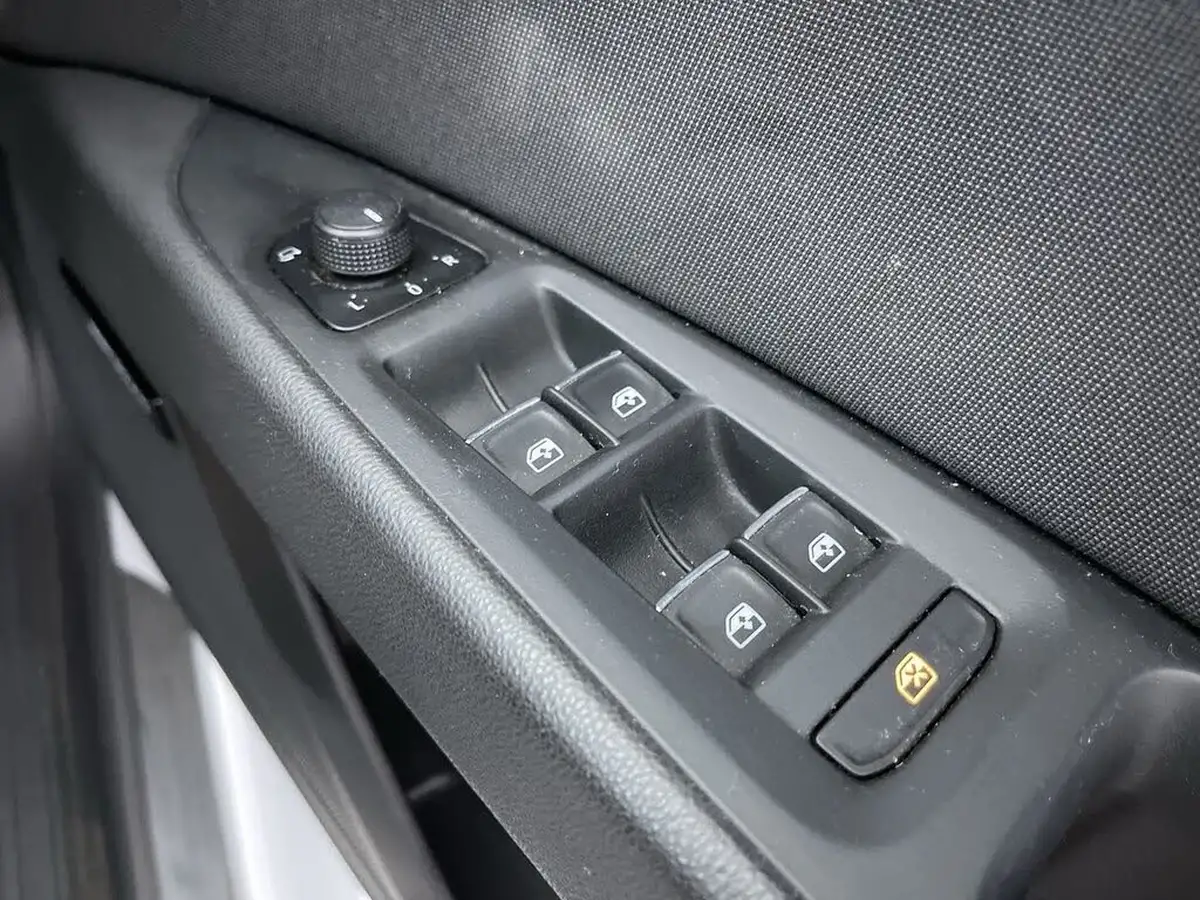2017-seat-leon-14-tsi-fr-technology-hatchback-5d-big-49