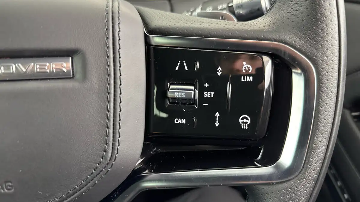 2021-land-rover-range-rover-evoque-20-p300-r-dynamic-hse-big-23