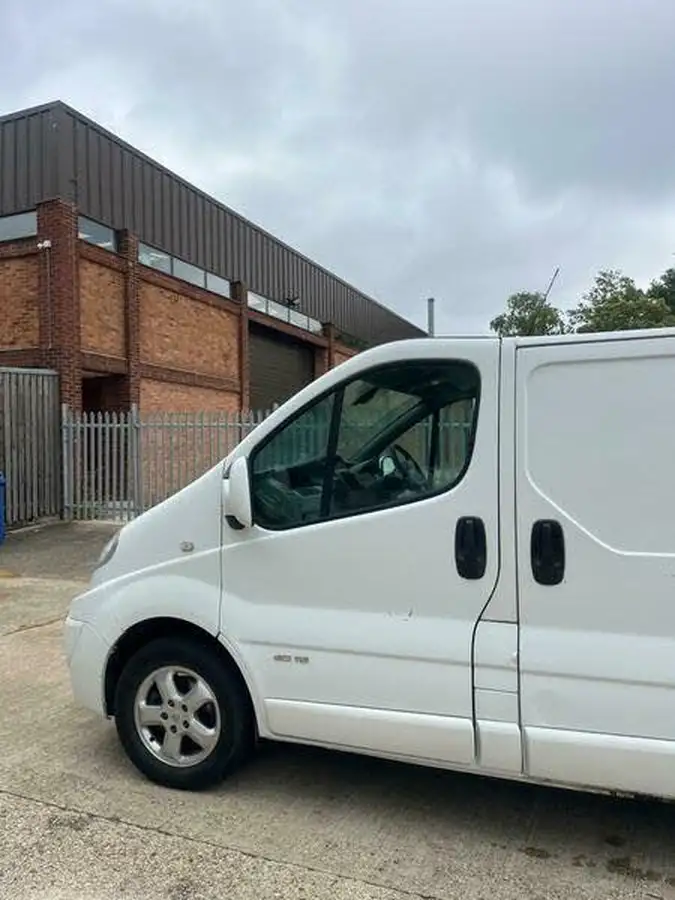 2014-renault-trafic-20dci-sl27dci-115-sport-big-15