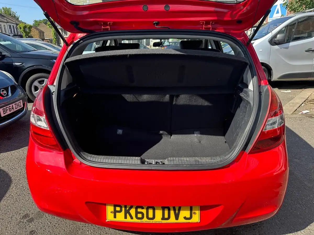 2010-hyundai-i20-14-style-big-35