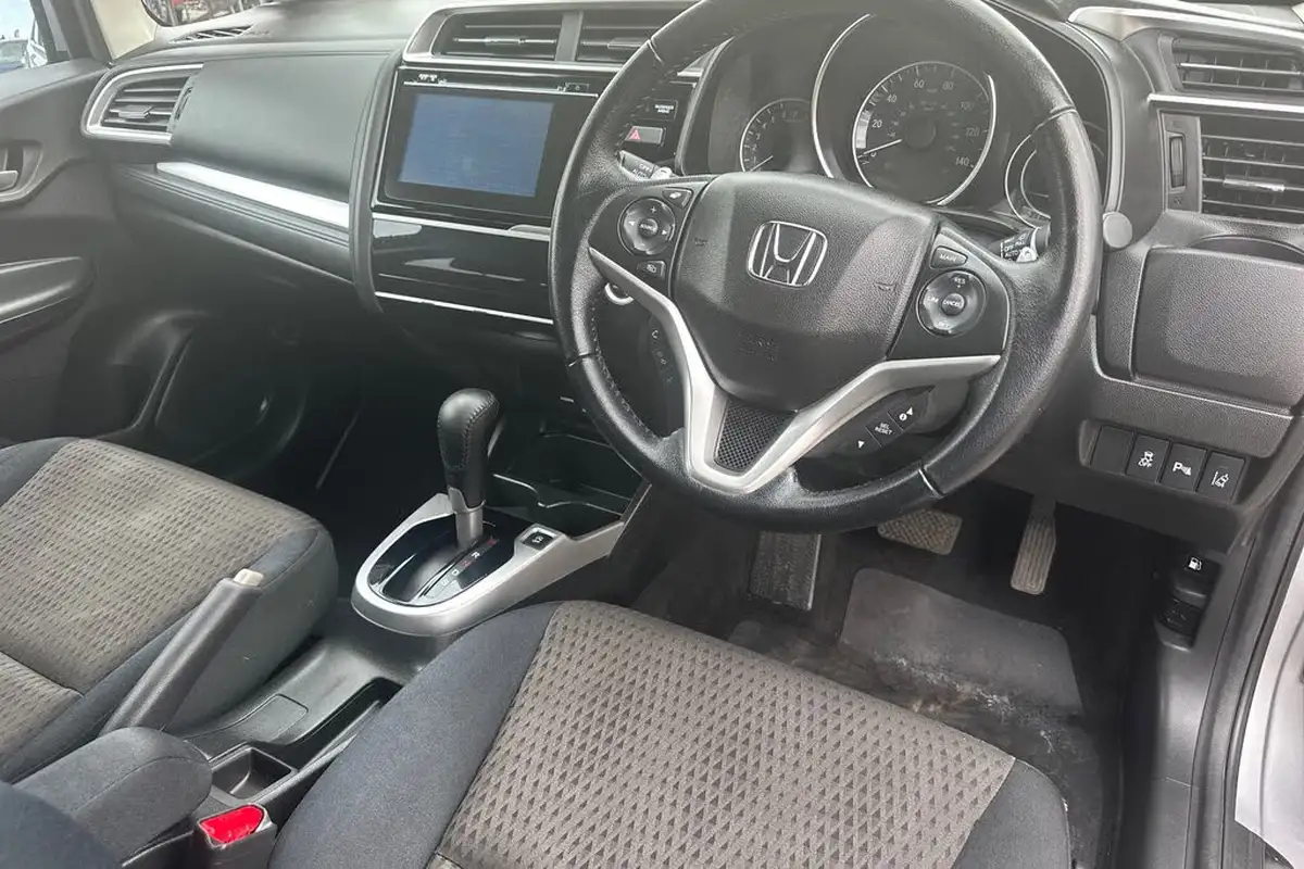 2018-honda-jazz-13-i-vtec-ex-navi-cvt-big-29