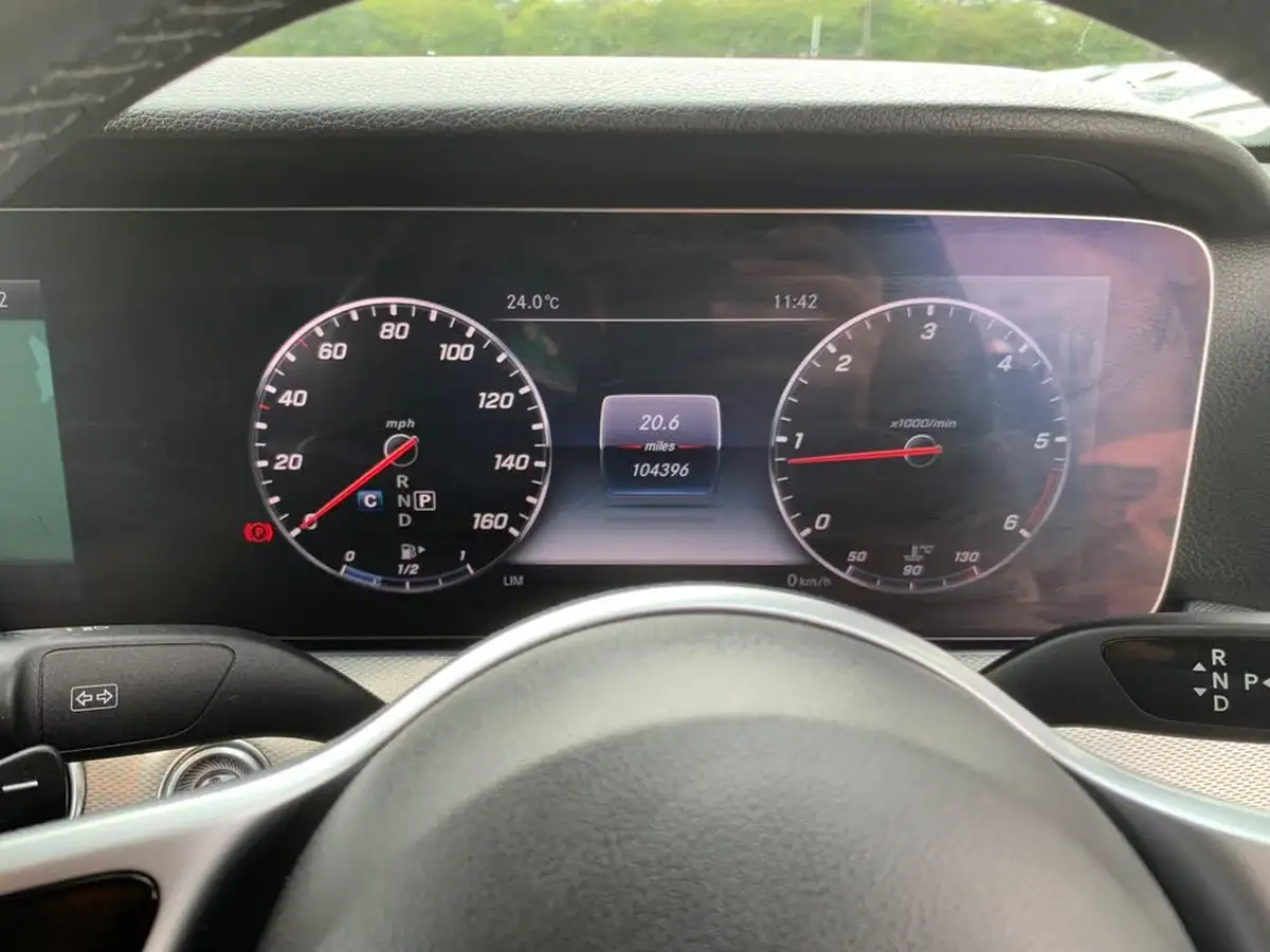 2019-mercedes-benz-e-class-20d-e220d-se-ss-saloon-4d-big-13