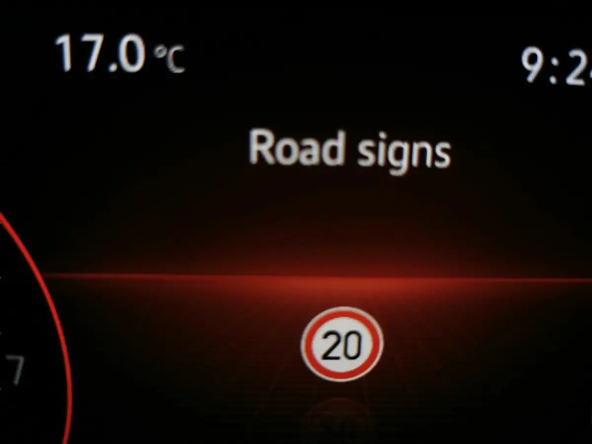 2022-volkswagen-golf-20-tsi-gti-big-27