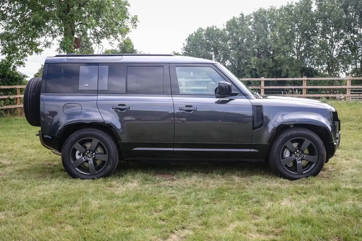 2024-land-rover-110-defender-30-d300-x-dynamic-hse-big-7