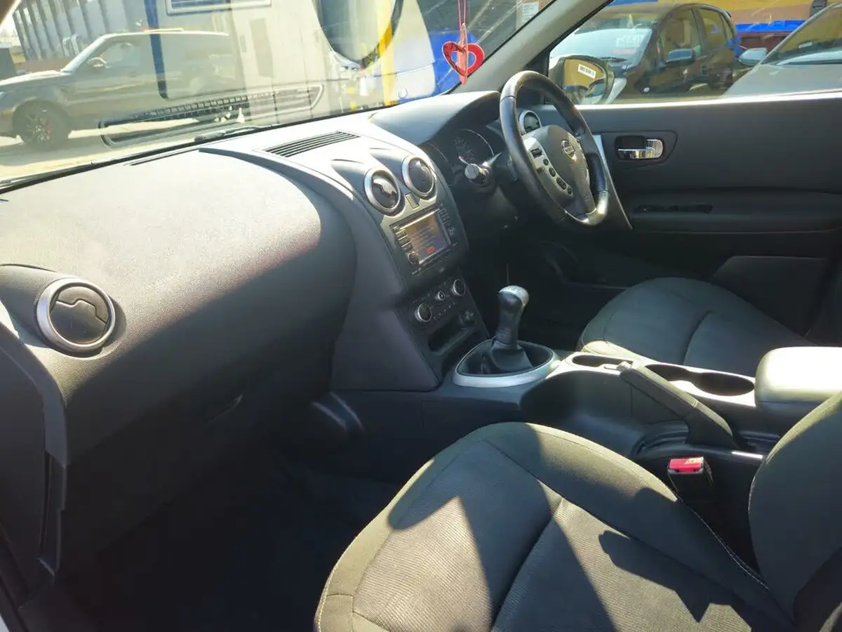 2012-nissan-qashqai-16-n-tec-big-11