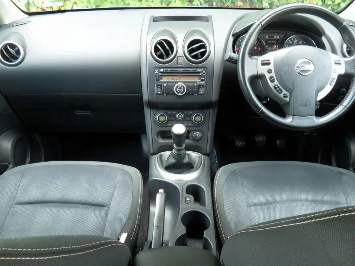 2010-nissan-qashqai-15td-acenta-big-63