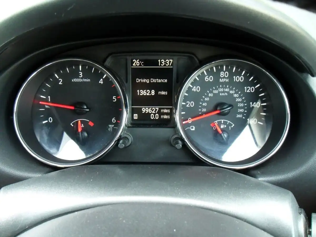 2010-nissan-qashqai-15td-acenta-big-39
