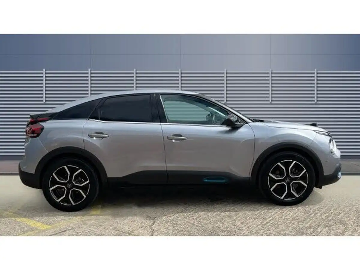 2022-citroen-c4-e-shine-big-4