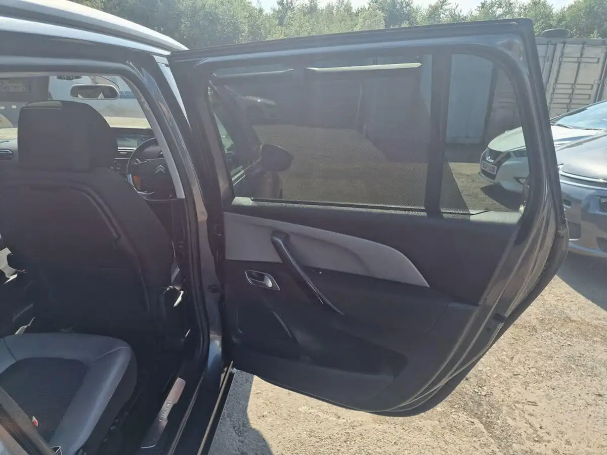 2017-citroen-grand-c4-picasso-16bluehdi-exclusive-eat6-big-52