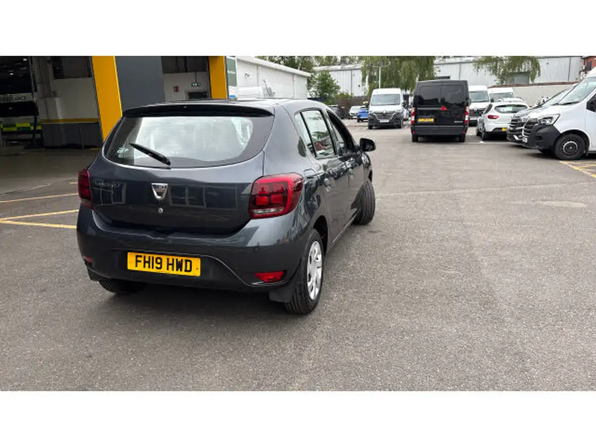 2019-dacia-sandero-10-sce-essential-big-39