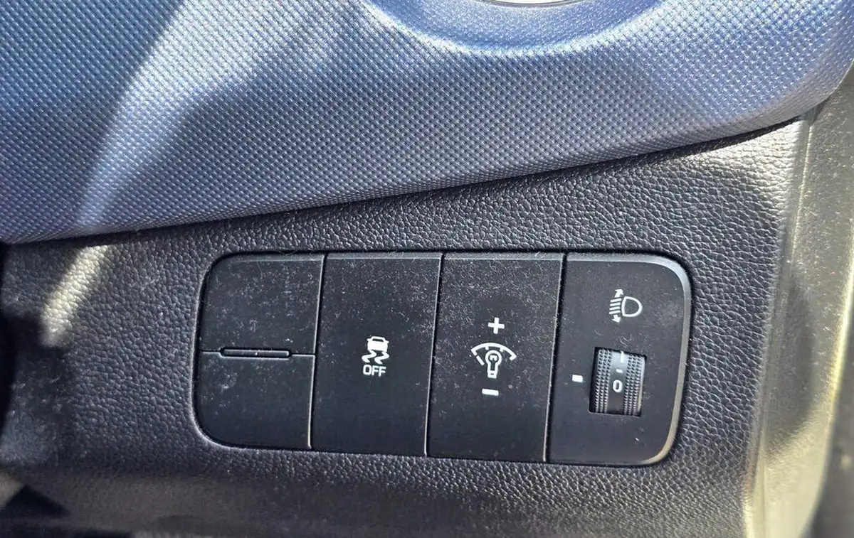 2016-hyundai-i10-12-se-auto-big-22