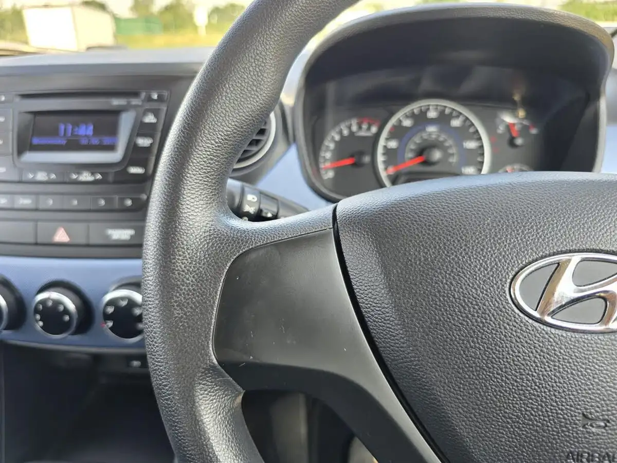 2016-hyundai-i10-12-se-auto-big-32
