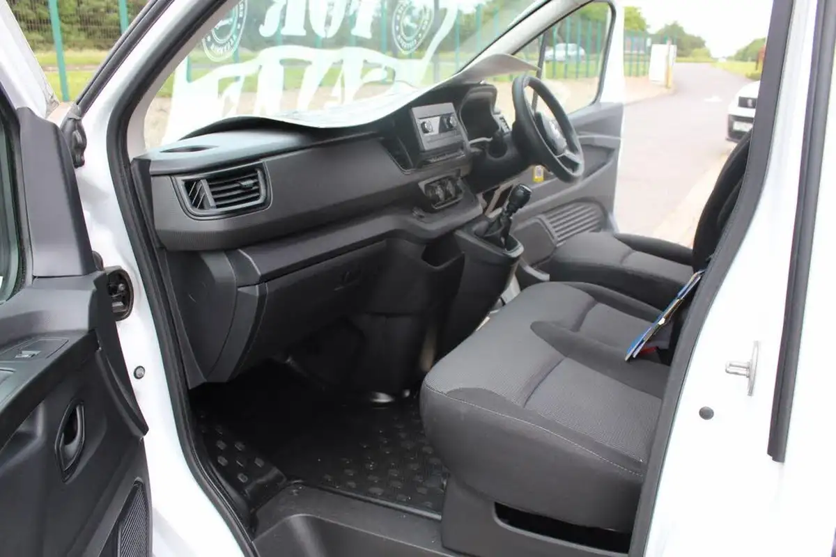 2022-renault-trafic-20dci-ll30-130-business-panel-big-9