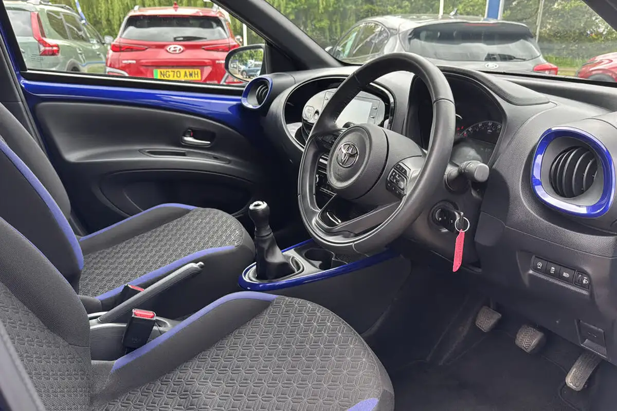 2022-toyota-aygo-x-10-vvt-i-edge-big-9