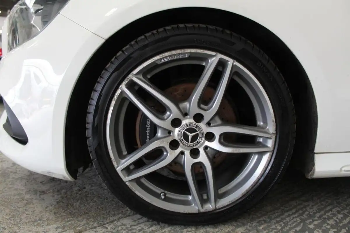 2017-mercedes-benz-a-class-15d-a180d-amg-line-ss-big-55
