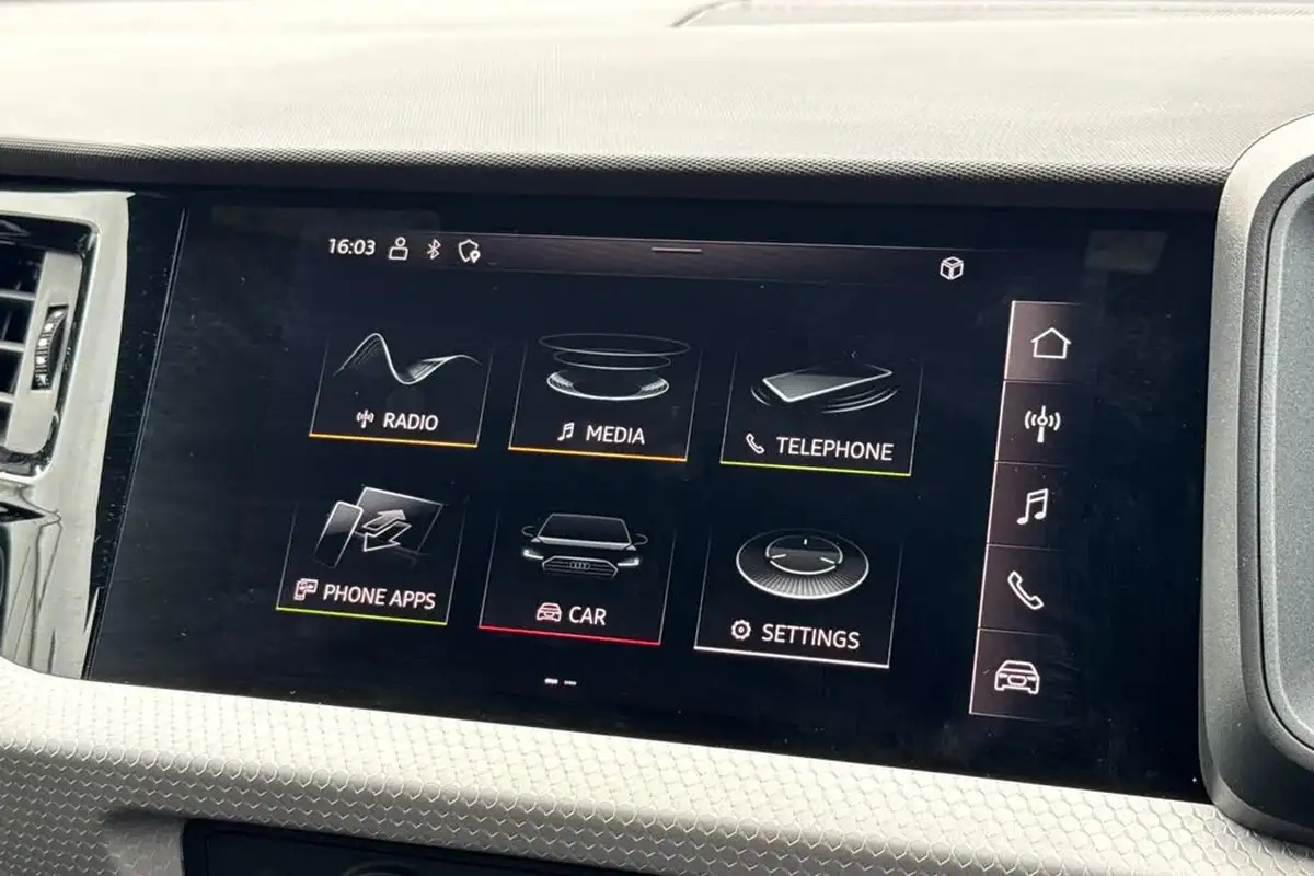 2021-audi-a1-10-25-tfsi-black-edition-big-16