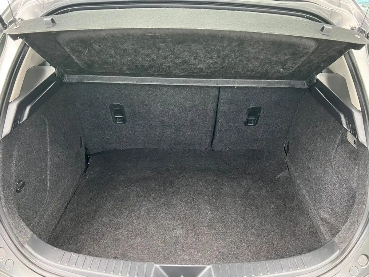 2013-mazda-mazda3-16-tamura-big-50