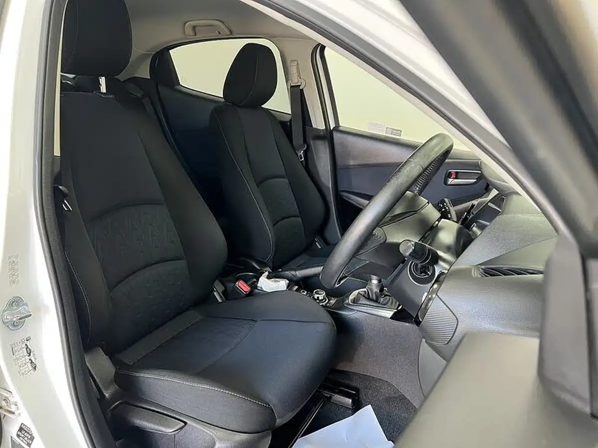 2016-mazda-mazda2-15-sport-black-big-8