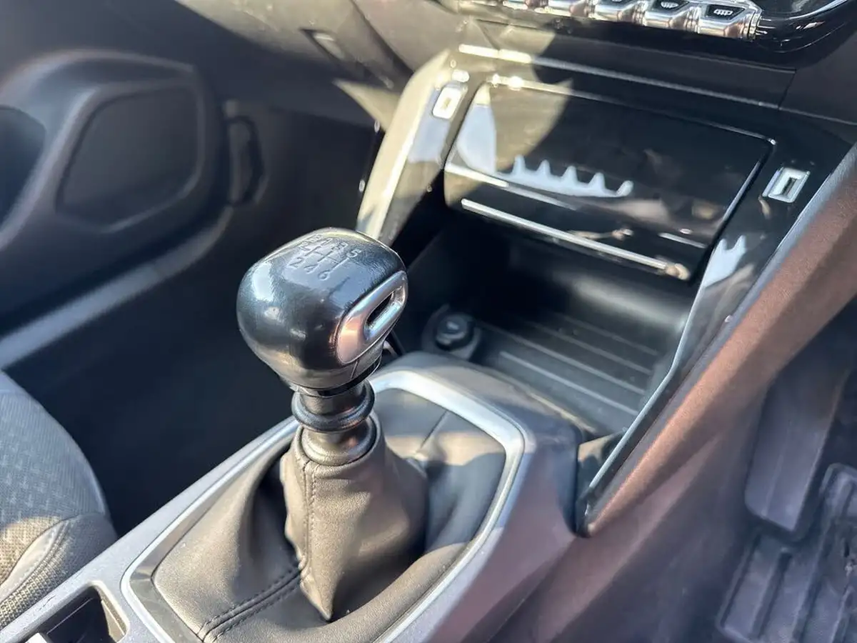 2021-peugeot-2008-suv-12-puretech-allure-premium-130bhp-big-18