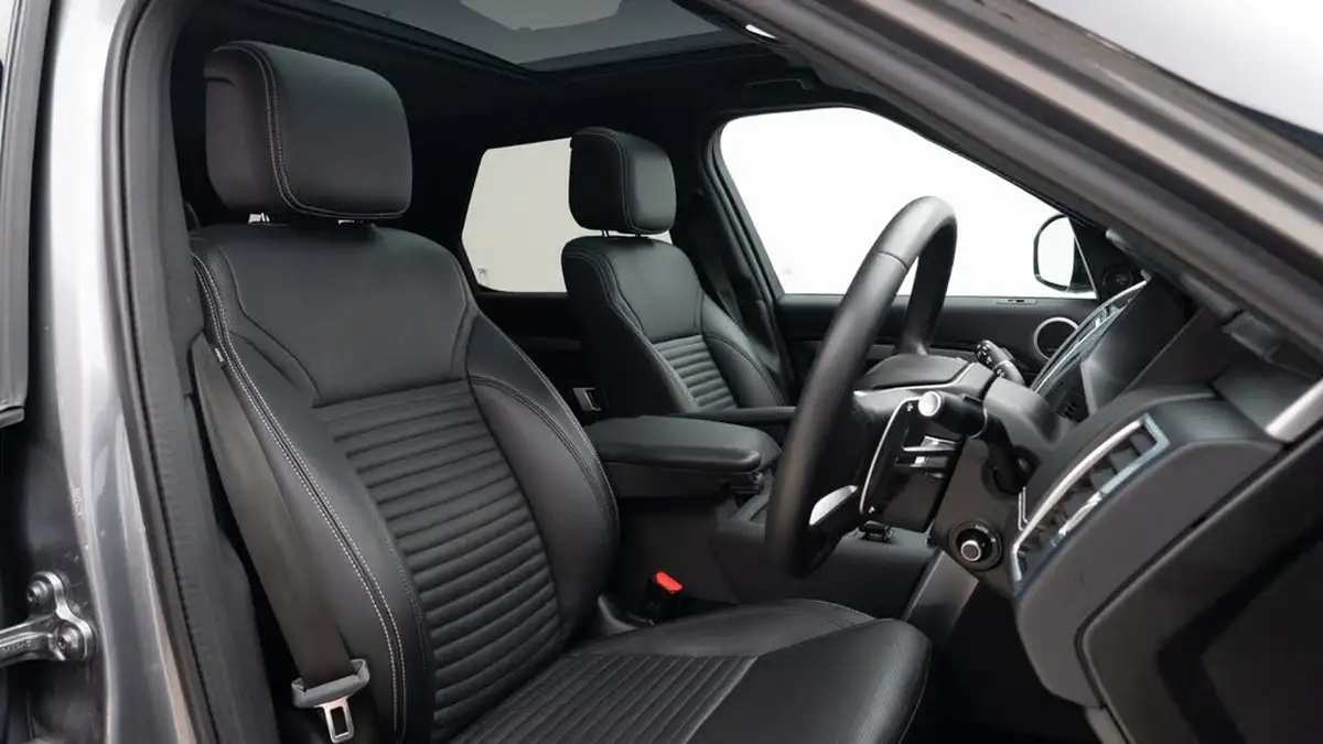 2023-land-rover-discovery-30-d300-dynamic-se-big-2