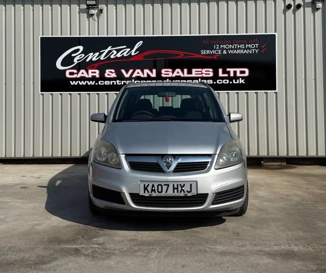 2007-vauxhall-zafira-16-club-big-1