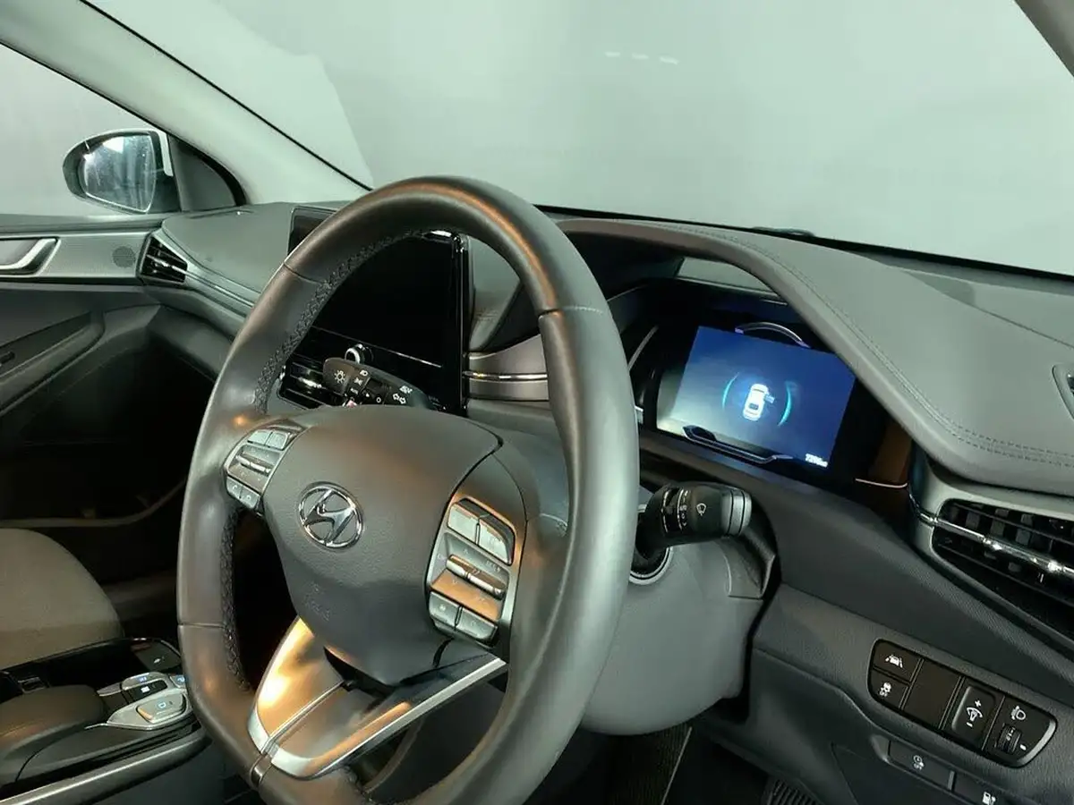2022-hyundai-ioniq-e-premium-electric-big-15