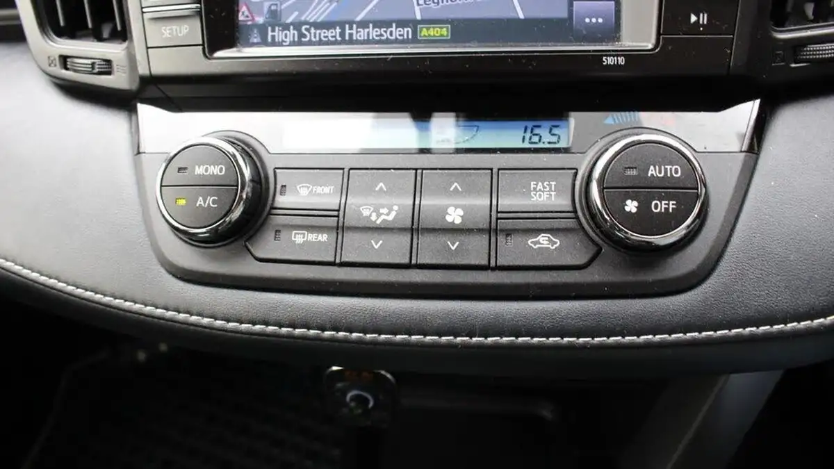2018-toyota-rav4-25-vvt-i-icon-tech-big-12