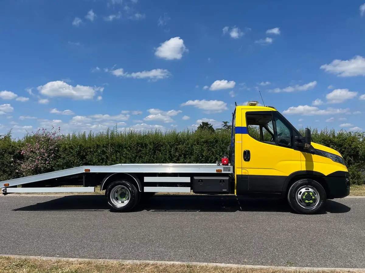 2019-iveco-daily-c-class-23td-35c14-mwb-35c14-eu6-3450-chassis-cab-big-2