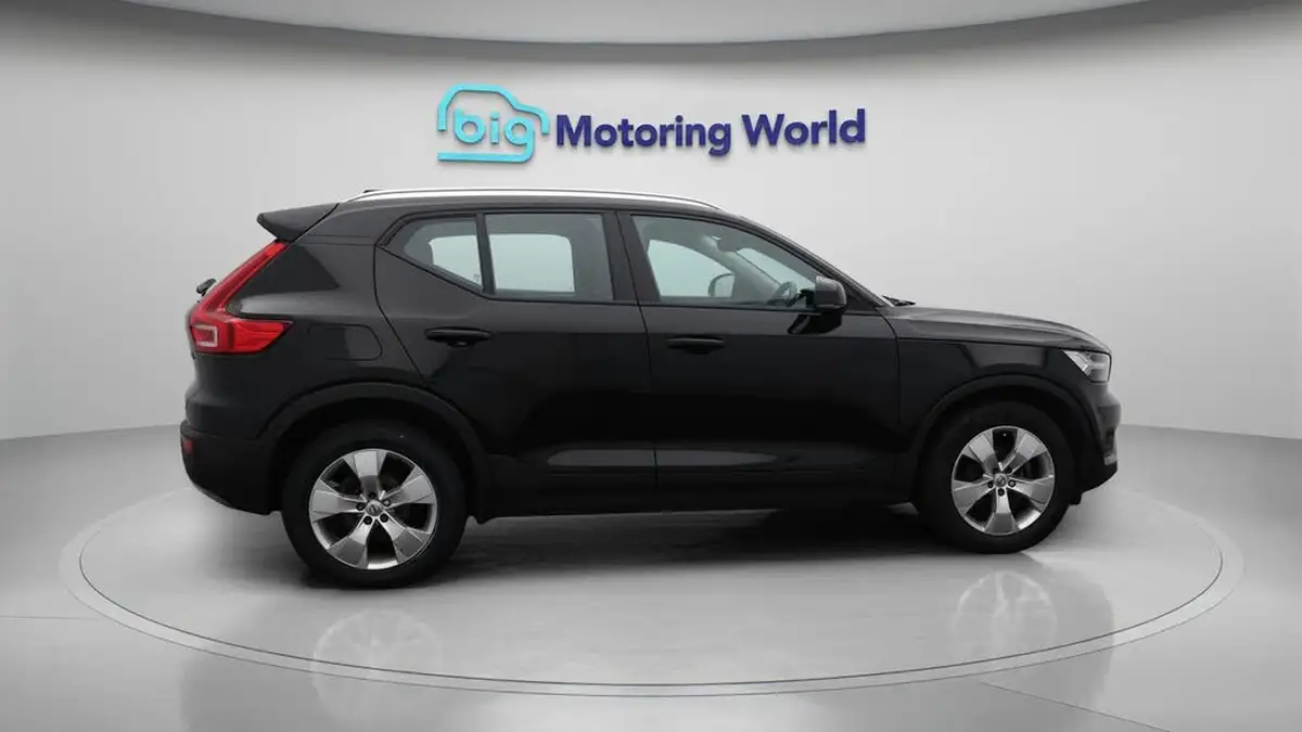 2021-volvo-xc40-15-t3-momentum-163bhp-big-8