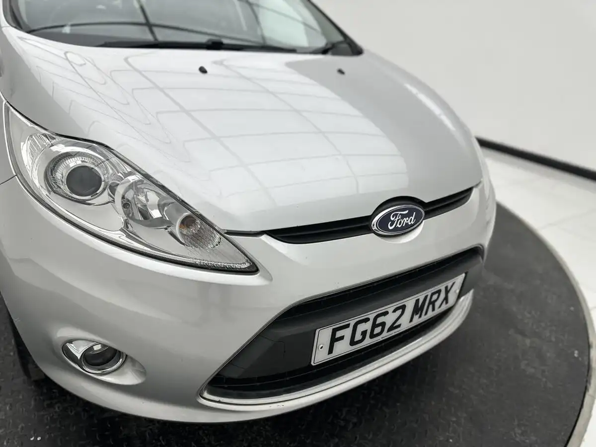 2012-ford-fiesta-125-zetec-5d-big-40