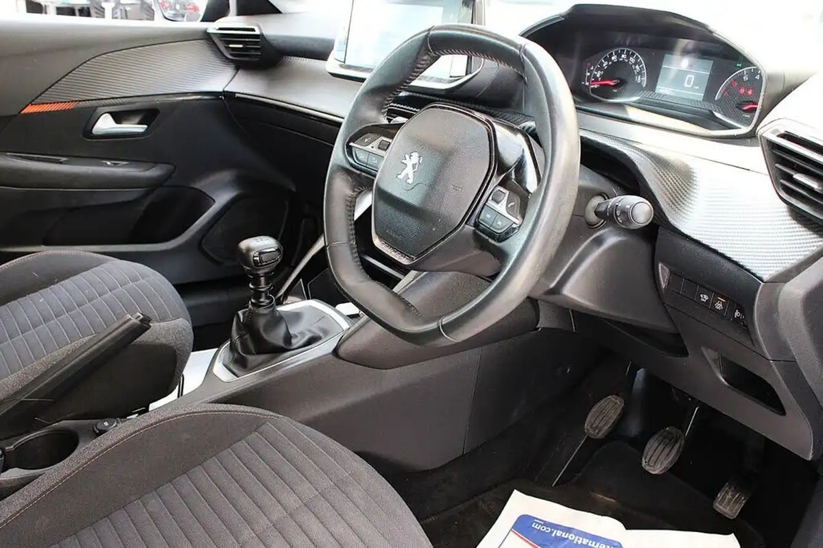 2022-peugeot-208-15-bluehdi-active-premium-big-36