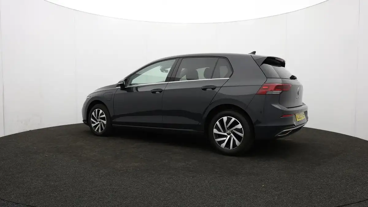 2023-volkswagen-golf-14-tsi-ehybrid-style-big-68