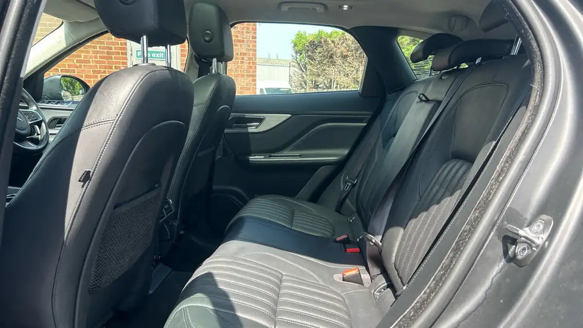 2018-jaguar-f-pace-20i-portfolio-250ps-awd-1997cc-big-3