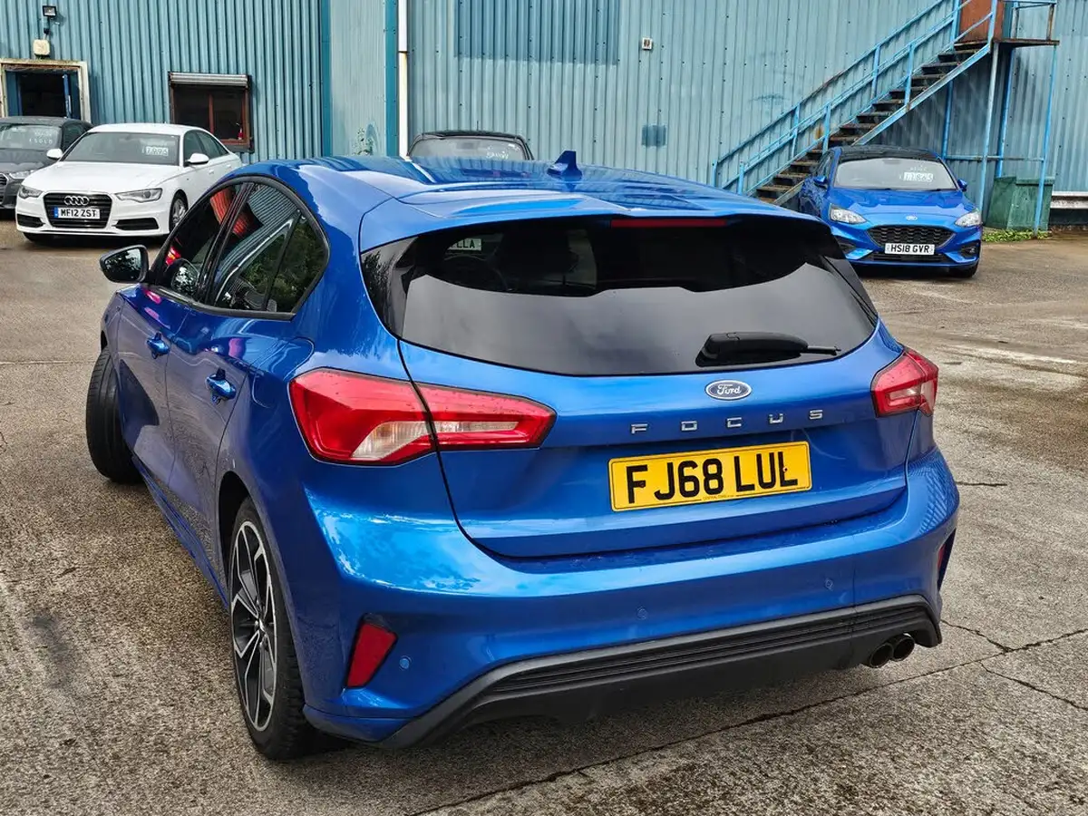 2018-ford-focus-10t-st-line-x-125ps-hatchback-big-3